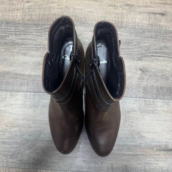 Clarks Brown Leather Ankle Strap Accent Boots Women's Size 10 - Picture 2 of 7